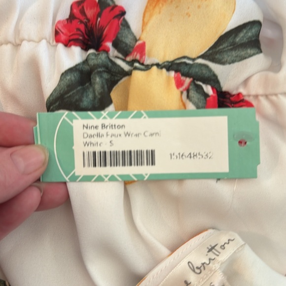 Small Nine Britton Wrap Tank Top Blouse NWT Lemons & Red Flowers - Picture 8 of 8